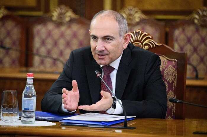 Пашинян обвинил патриарха в нарушении целибата и наличии ребёнка