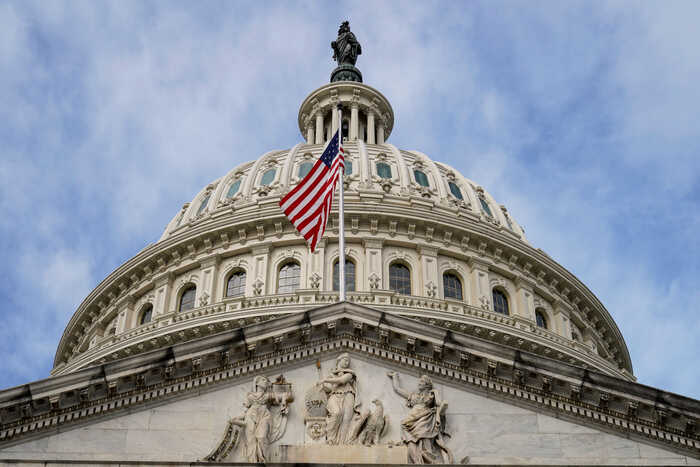 Сенат США согласился повысить лимит госдолга ради избежания дефолта