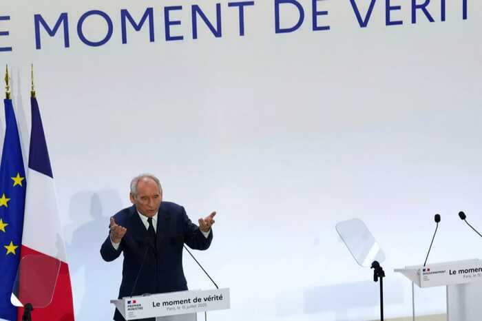 Байру предлагает заморозить социальные выплаты и сократить праздники ради экономии бюджета