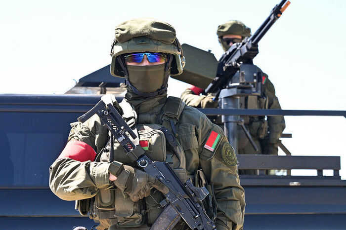 Российские десантники начали учения «Запад-2025» с погрузкой техники на аэродромах
