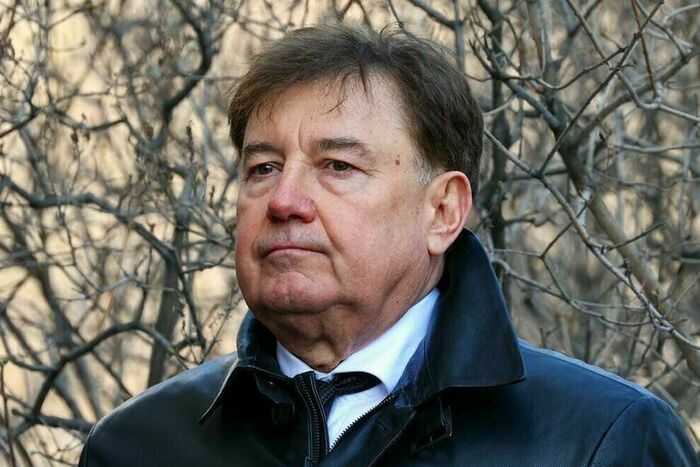 Судье Виктору Момотову запретили покидать страну и ограничили операции по счетам