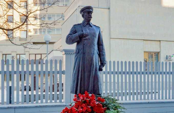 В ходе судебного разбирательства выяснилось, что памятник Сталину в Вологде создали вне госконтракта