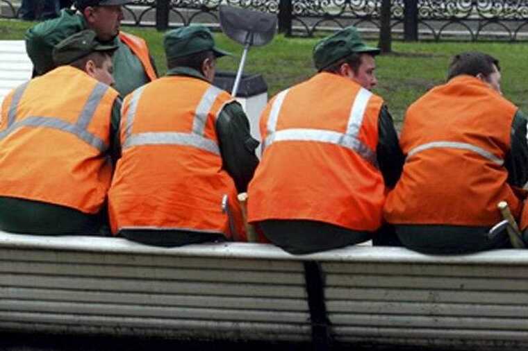 Жильцы боятся обрушения дома из-за затопленного подвала и бездействия властей