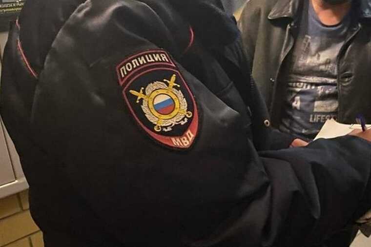 В Омске мужчина избил и ранил острым предметом школьницу