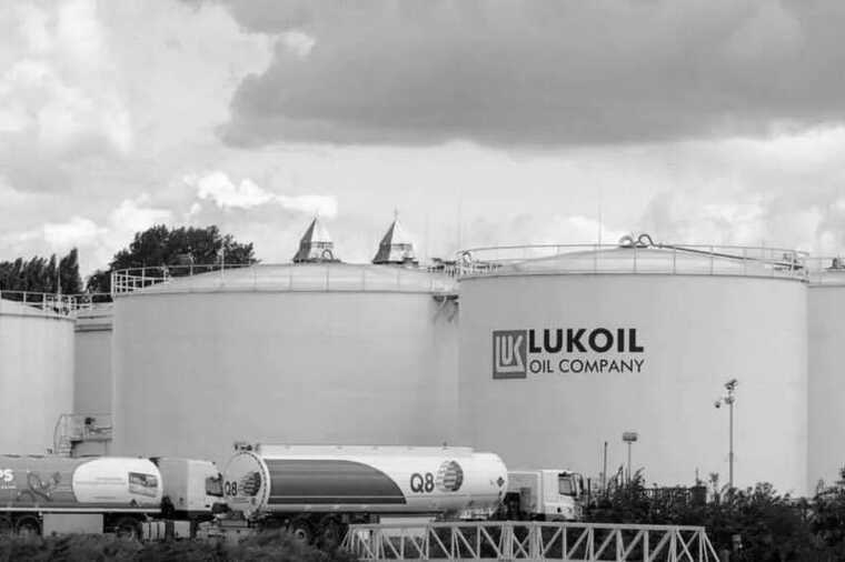 Из-за санкций «Лукойл» вынужден распродавать зарубежные активы по низкой цене
