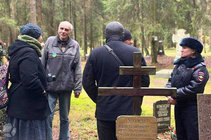 В Петербурге пенсионера оштрафовали на 30 000 рублей за жёлто-синий значок