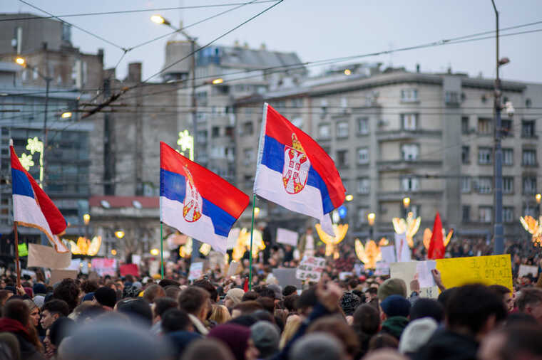 В Сербии вспыхнули протесты по случаю годовщины трагедии на железнодорожном вокзале