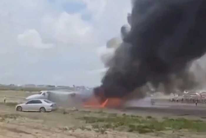 В Конго министерский самолёт выкатился с полосы и загорелся