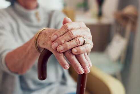 Пенсионерка, потерявшая деньги на криптовалюте, пытается вернуть проданную квартиру через суд